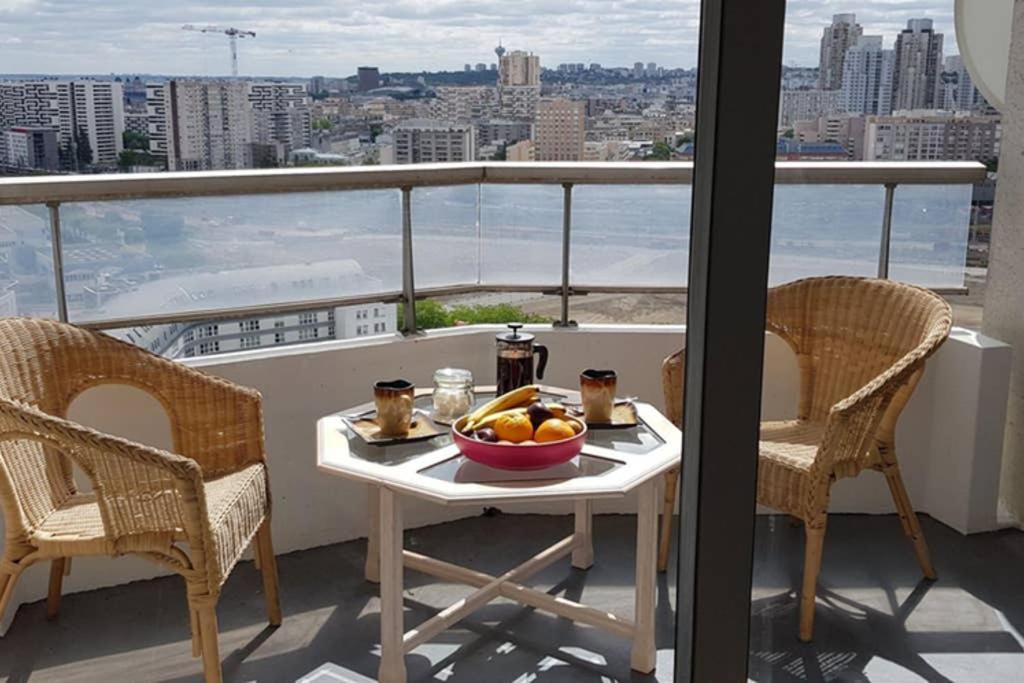 Beau studio rénové 30m2 balcon vue Paris+parking Appartamento Esterno foto