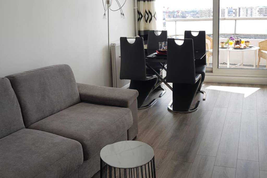 Beau studio rénové 30m2 balcon vue Paris+parking Appartamento Esterno foto