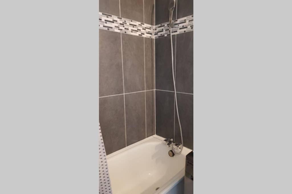 Beau studio rénové 30m2 balcon vue Paris+parking Appartamento Esterno foto